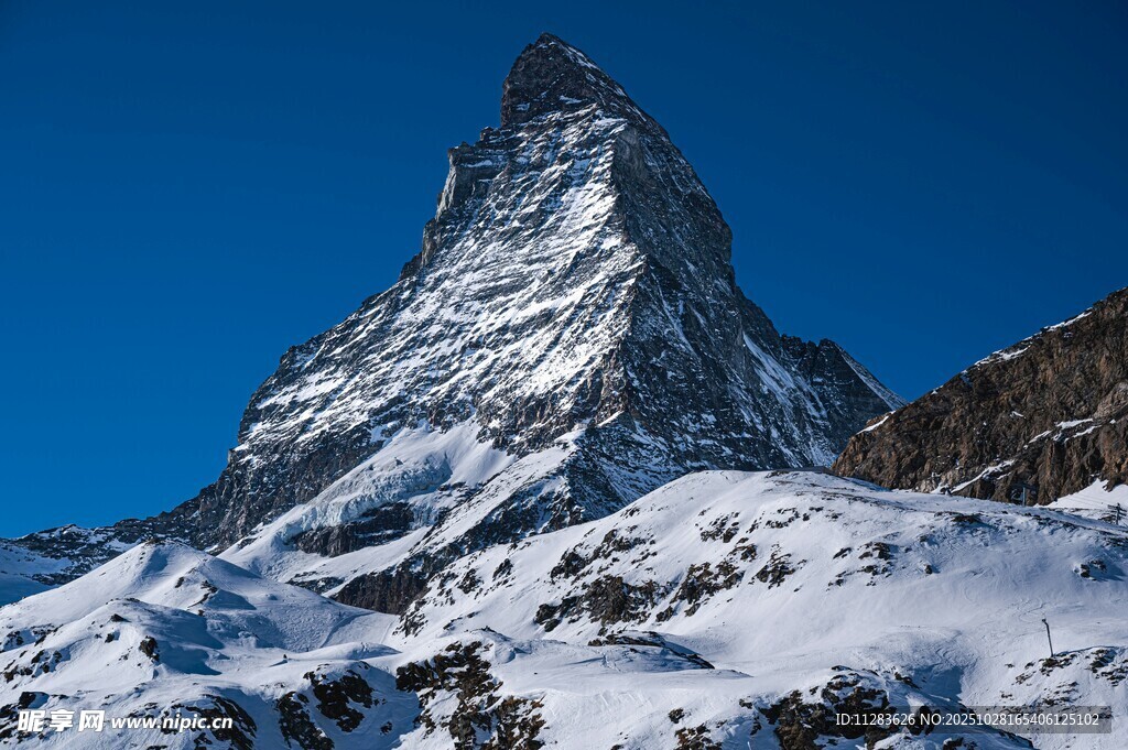 马特洪峰雪景