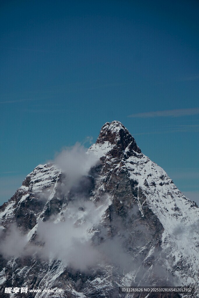 巍峨雪山之巅