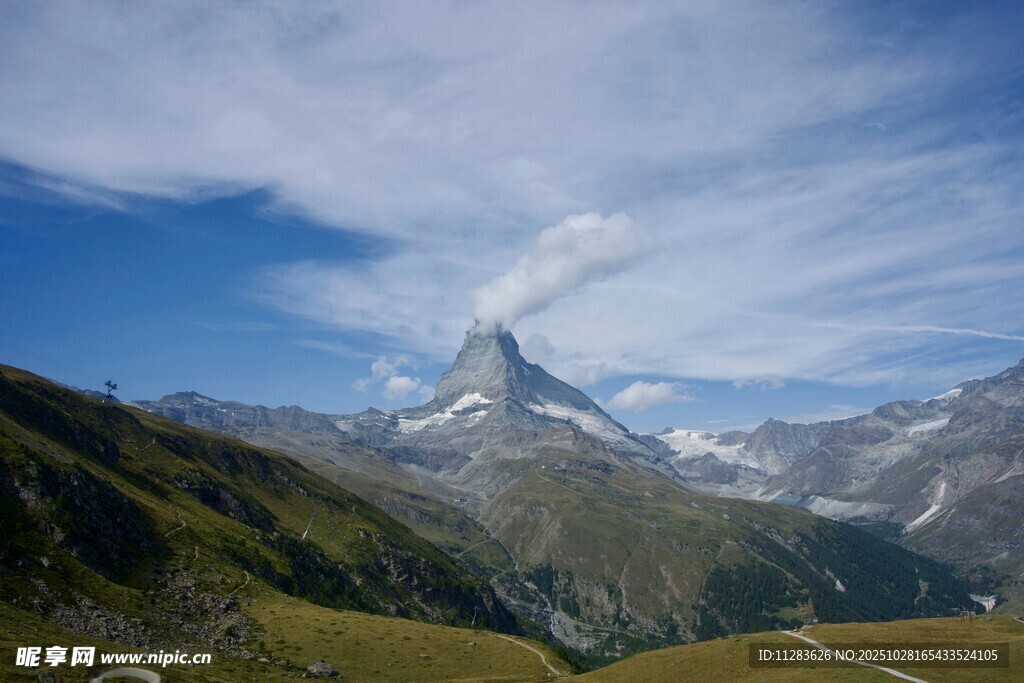 壮丽马特洪峰山间美景