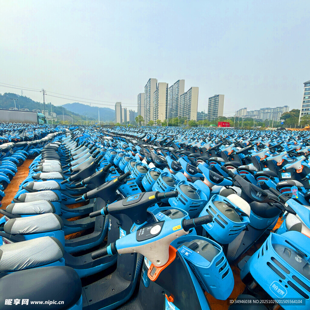 海量蓝色电动车整齐停放