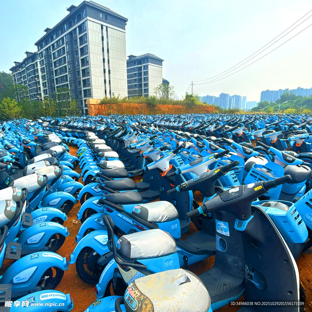 海量蓝色电动车停放场景