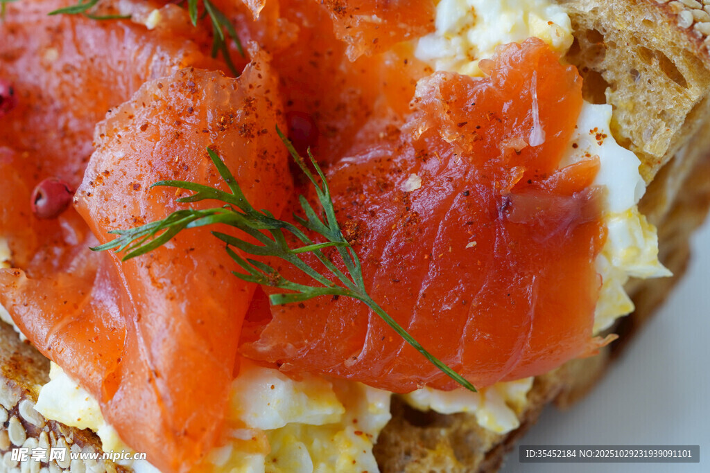 烟熏三文鱼三明治