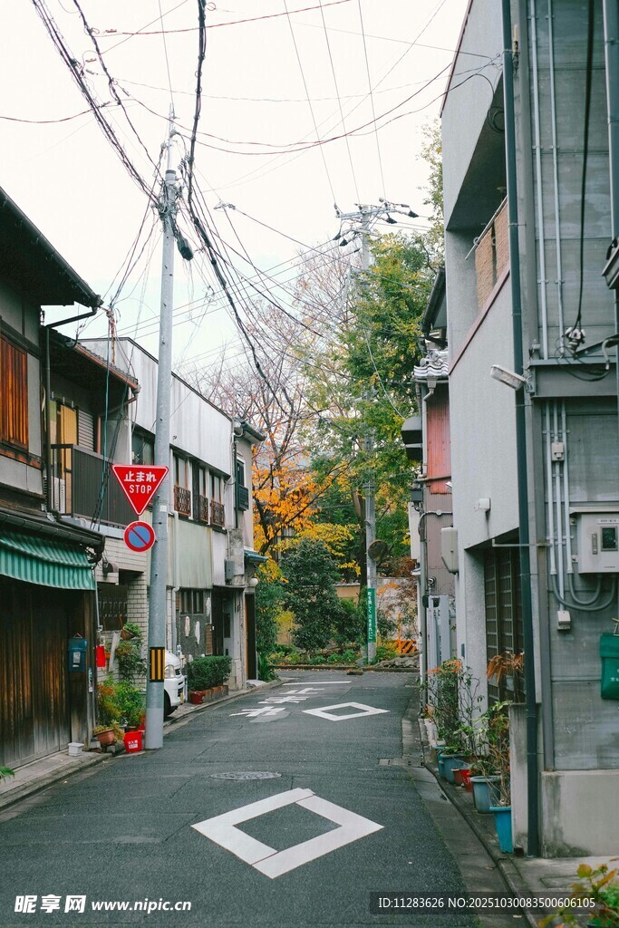 日本静谧小巷街道景象