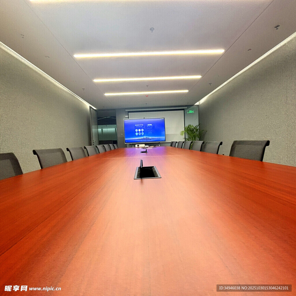 现代宽敞会议室场景