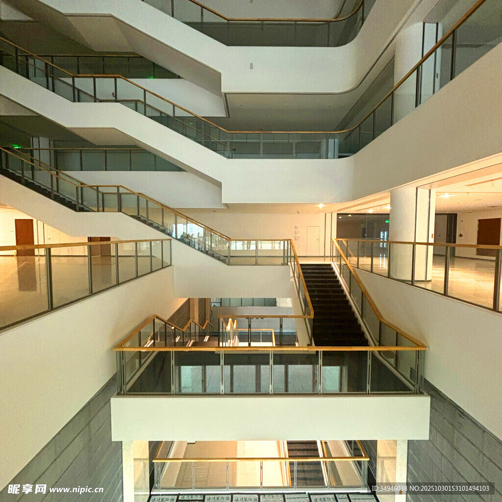 现代多层建筑内部空间