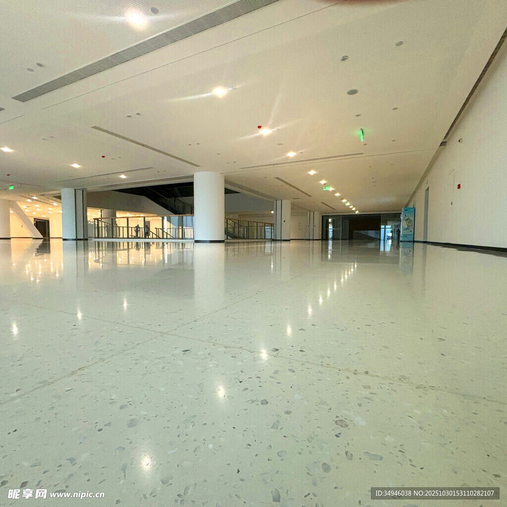 现代光亮大厅地面景象