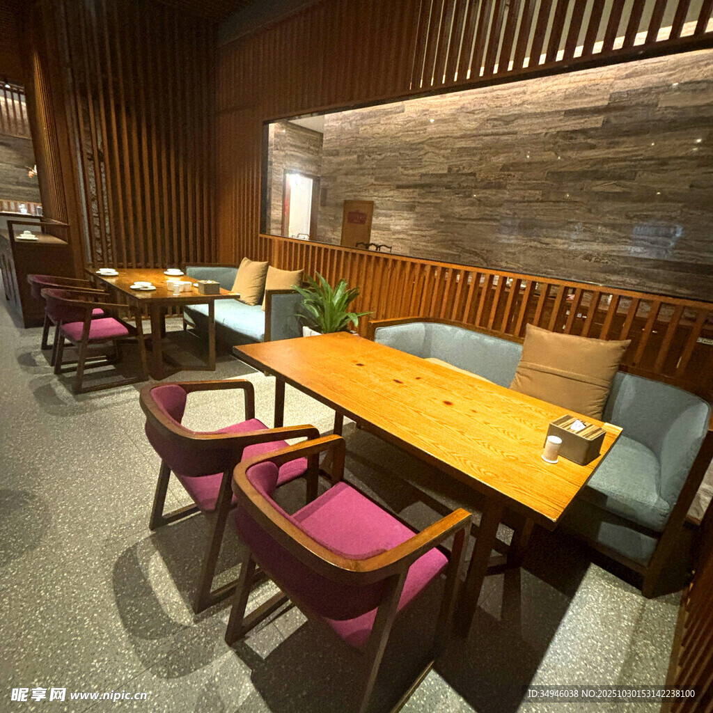 日式风格餐厅室内场景