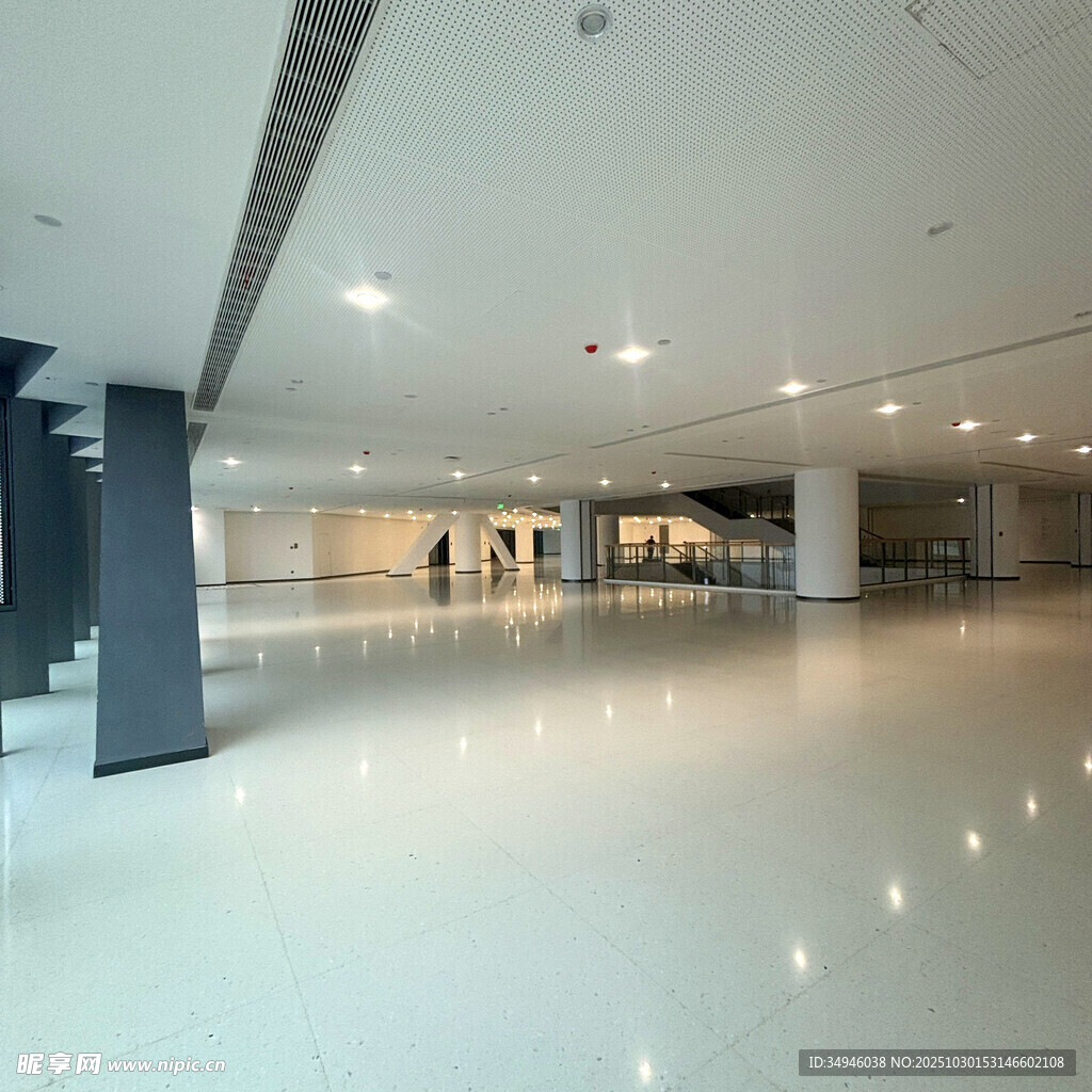 现代空旷室内大厅空间