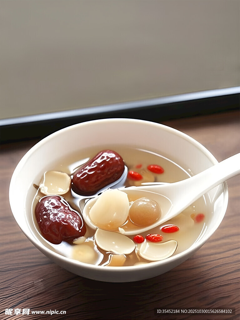 红枣莲子养生汤