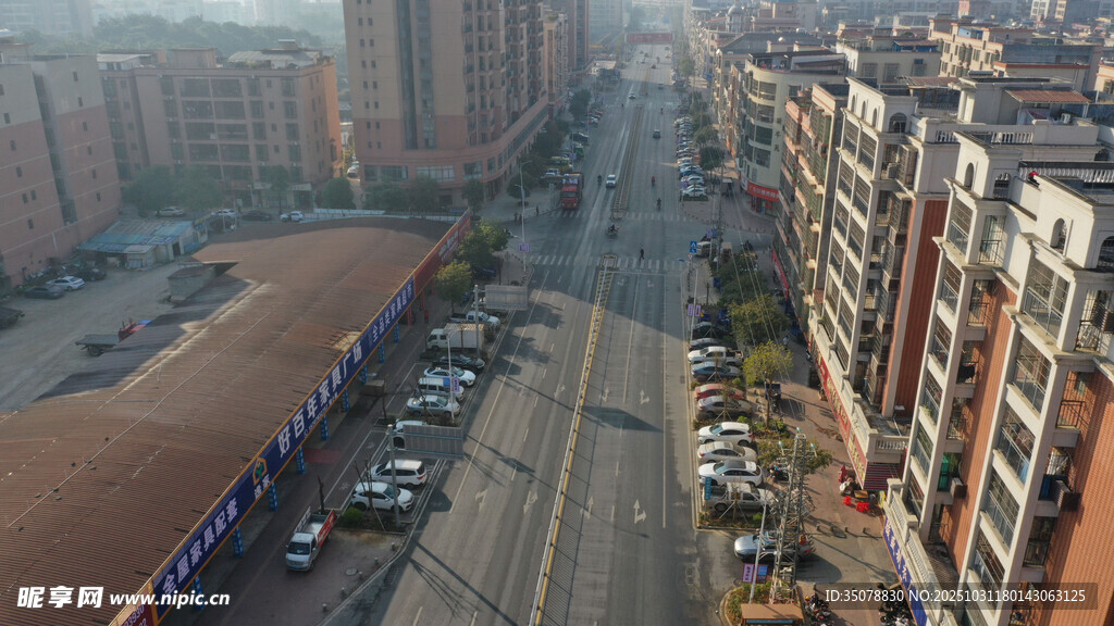 城市街道俯瞰景象