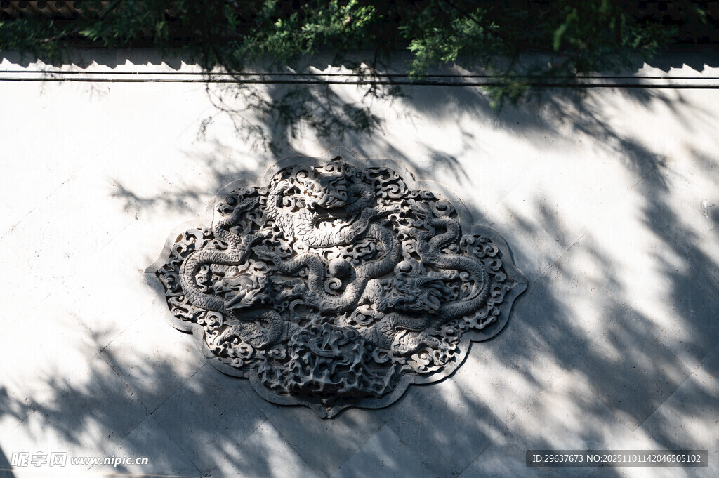 颐和园地面精美铁艺装饰图案