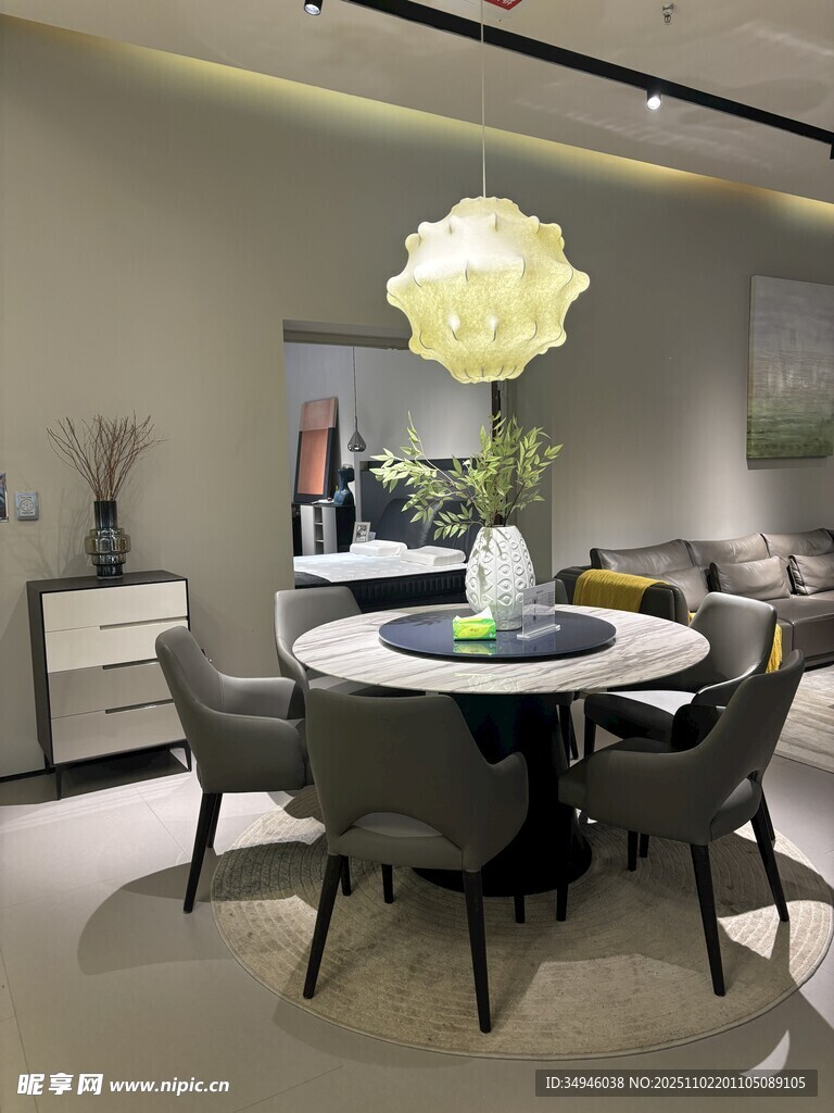 现代简约风餐厅优雅场景