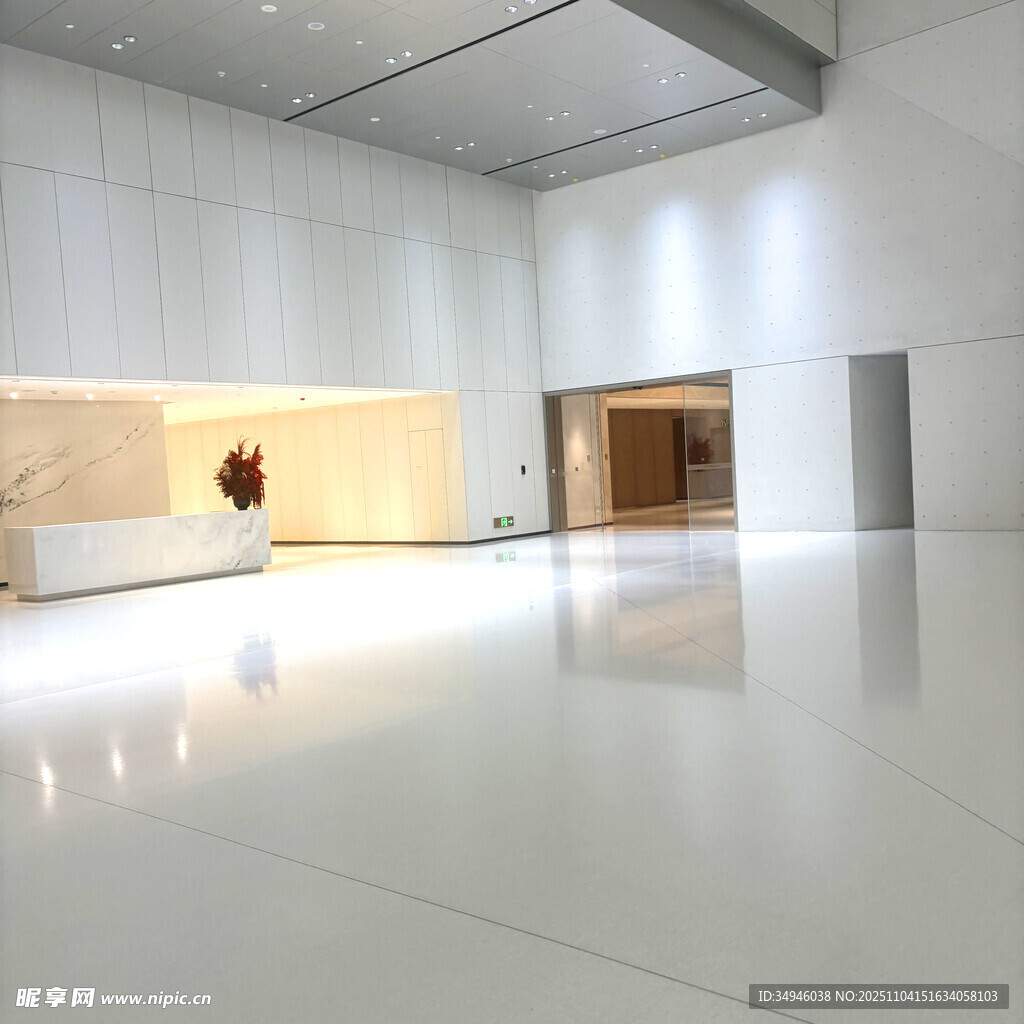 现代简约风格空旷室内空间