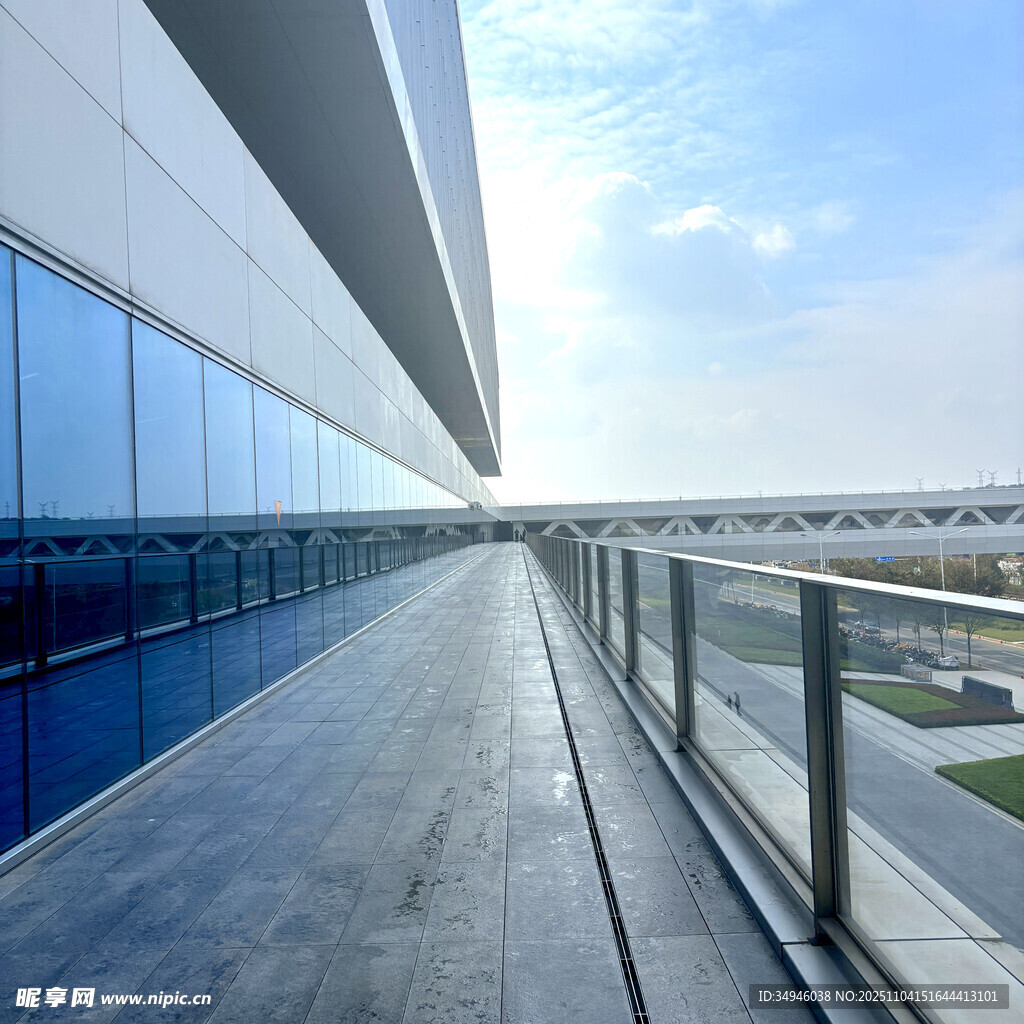 现代建筑露天观景长廊