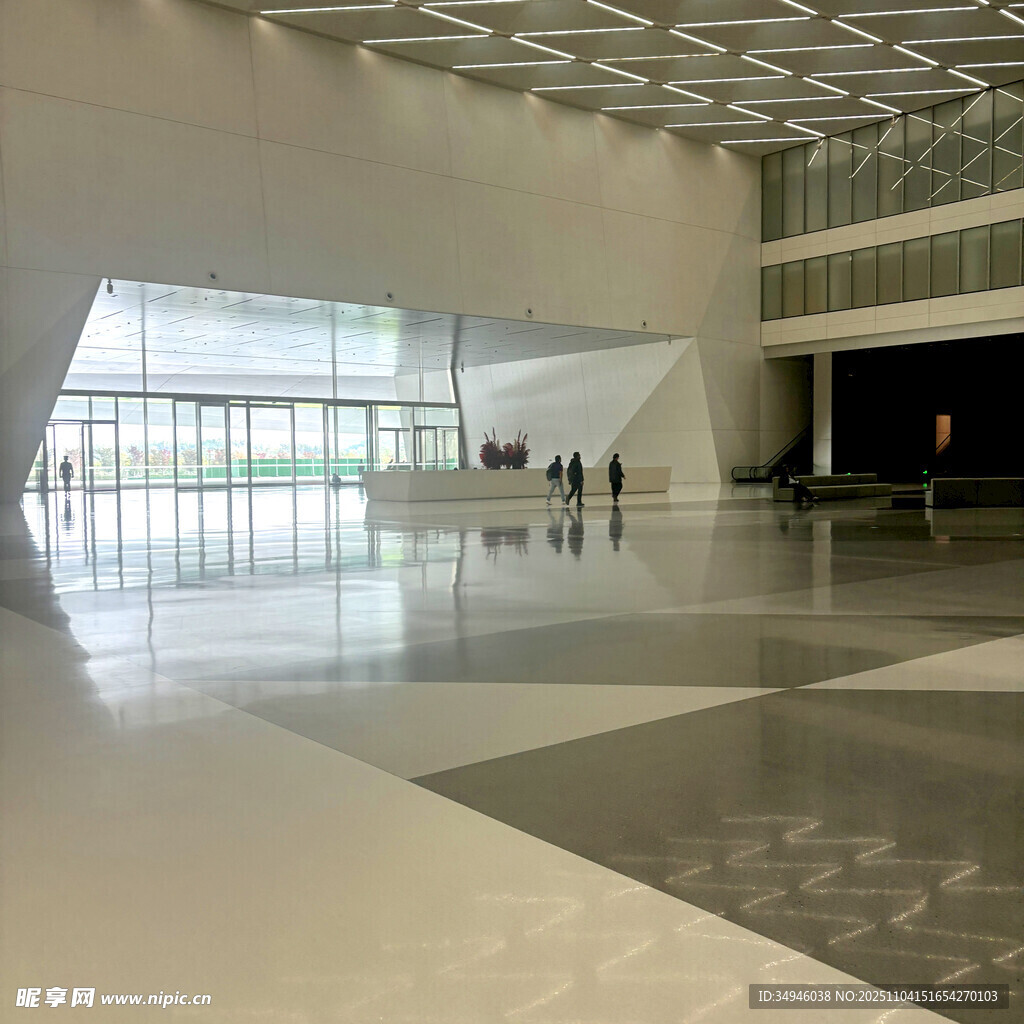 现代风格宽敞大厅空间