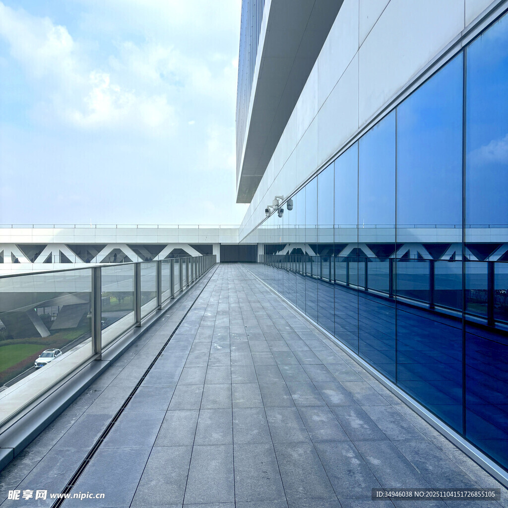 现代建筑露天观景长廊