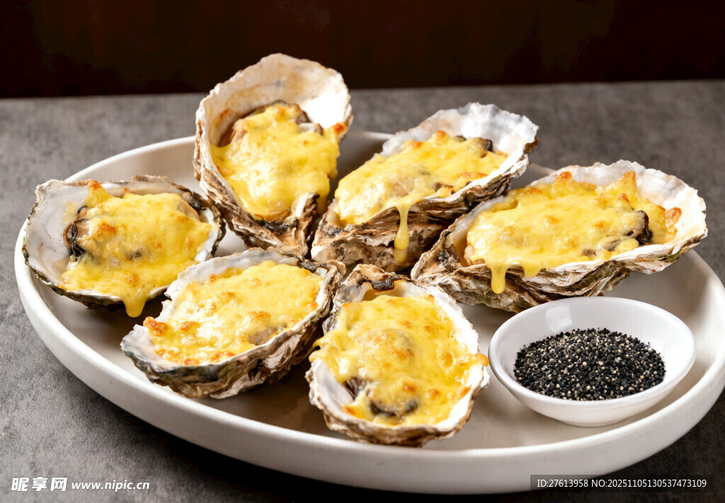 芝士烤生蚝配鱼子酱