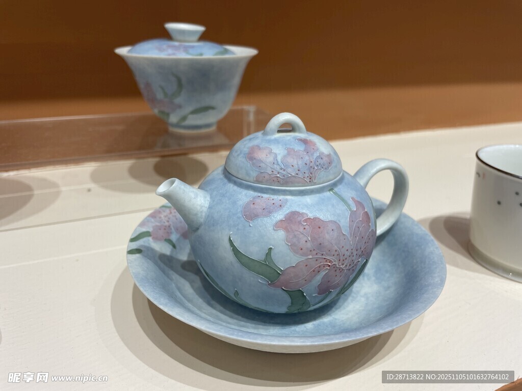 精美手绘花卉图案茶壶套装