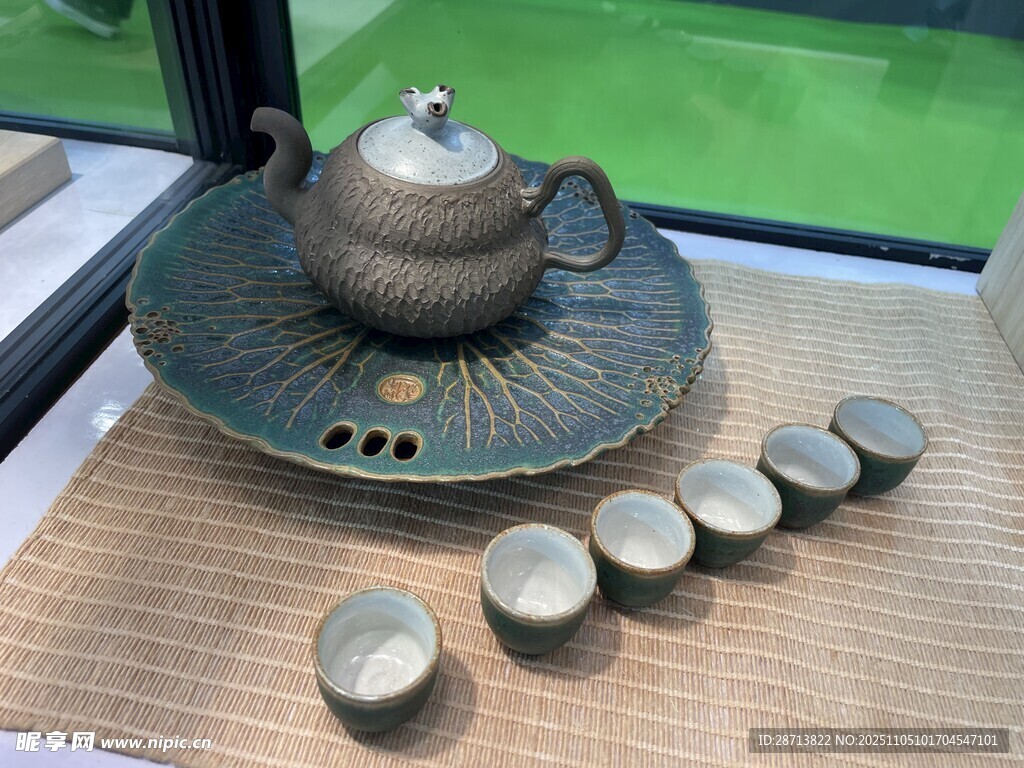 古朴茶具套装展示