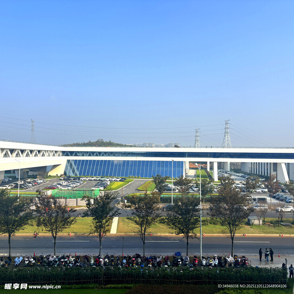 现代化机场外观全景图