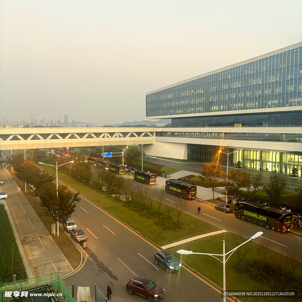 现代化机场外观景象