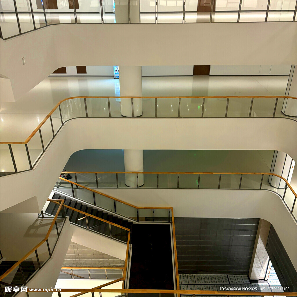 现代多层建筑内部空间景观