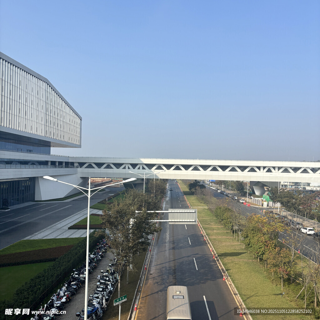 现代化城市高架桥景观