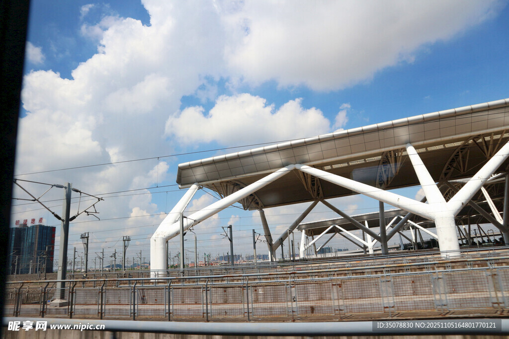 高铁站现代风格户外建筑景观