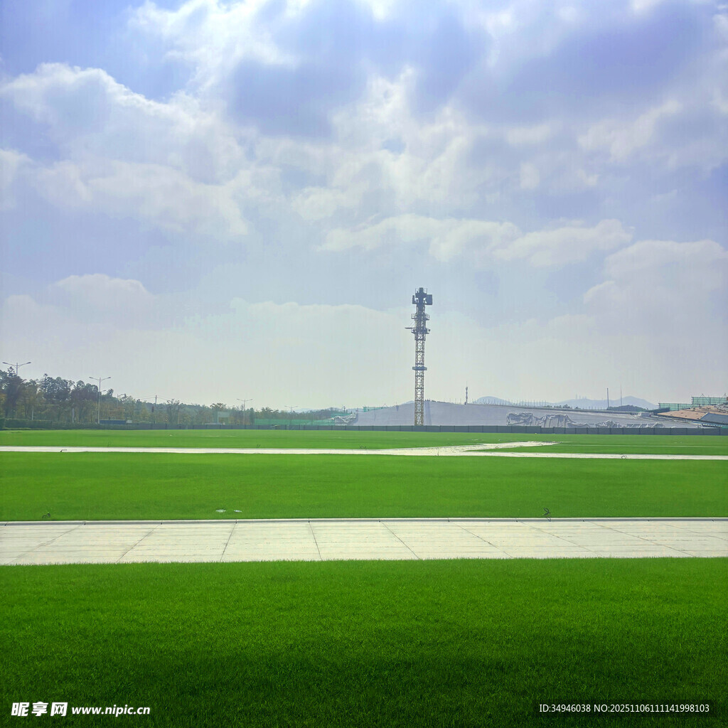 机场跑道与开阔绿地景观