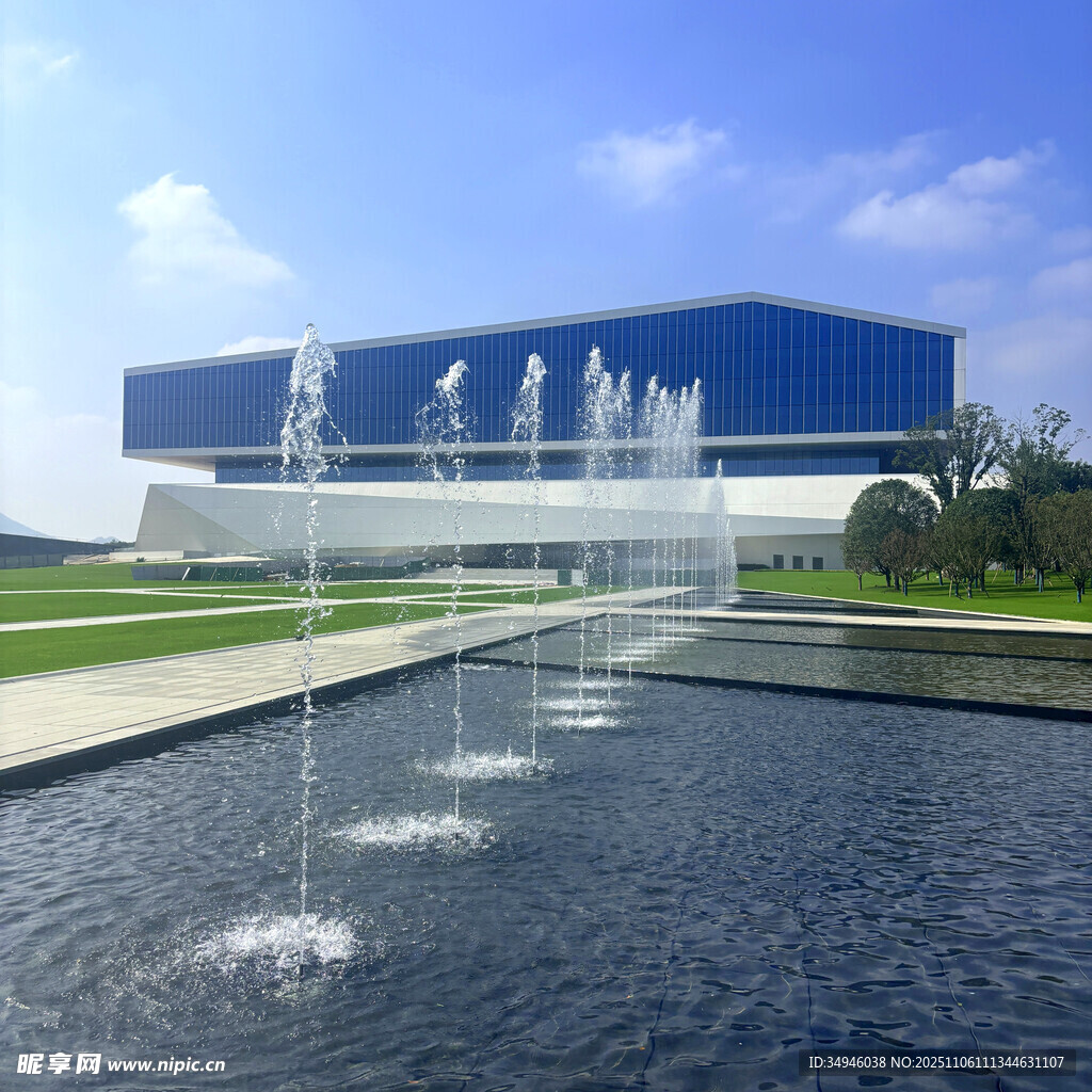 现代建筑前的喷泉景观