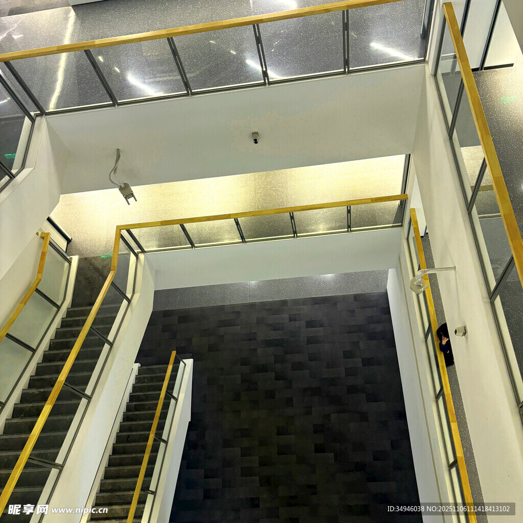 室内楼梯与防护栏杆景观