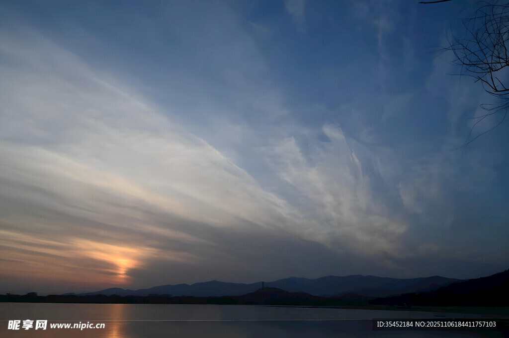 湖畔日落