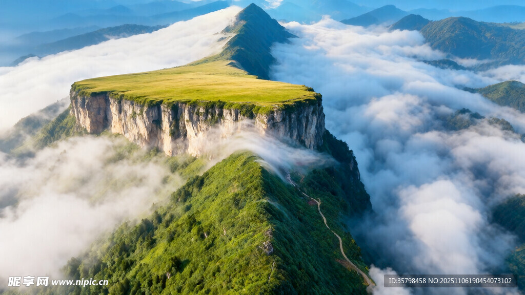 悬崖上的绿野奇观