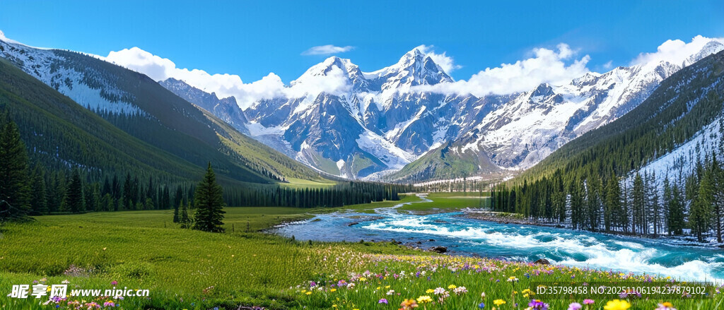 壮丽雪山下的翠绿山谷