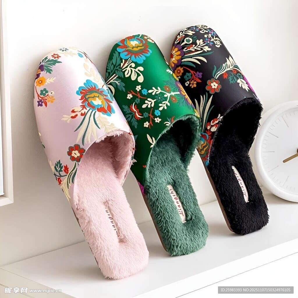 刺绣拖鞋