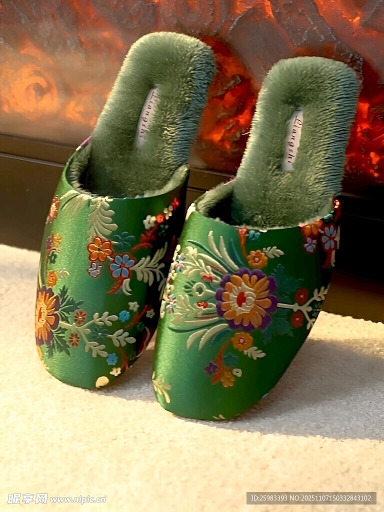 刺绣拖鞋