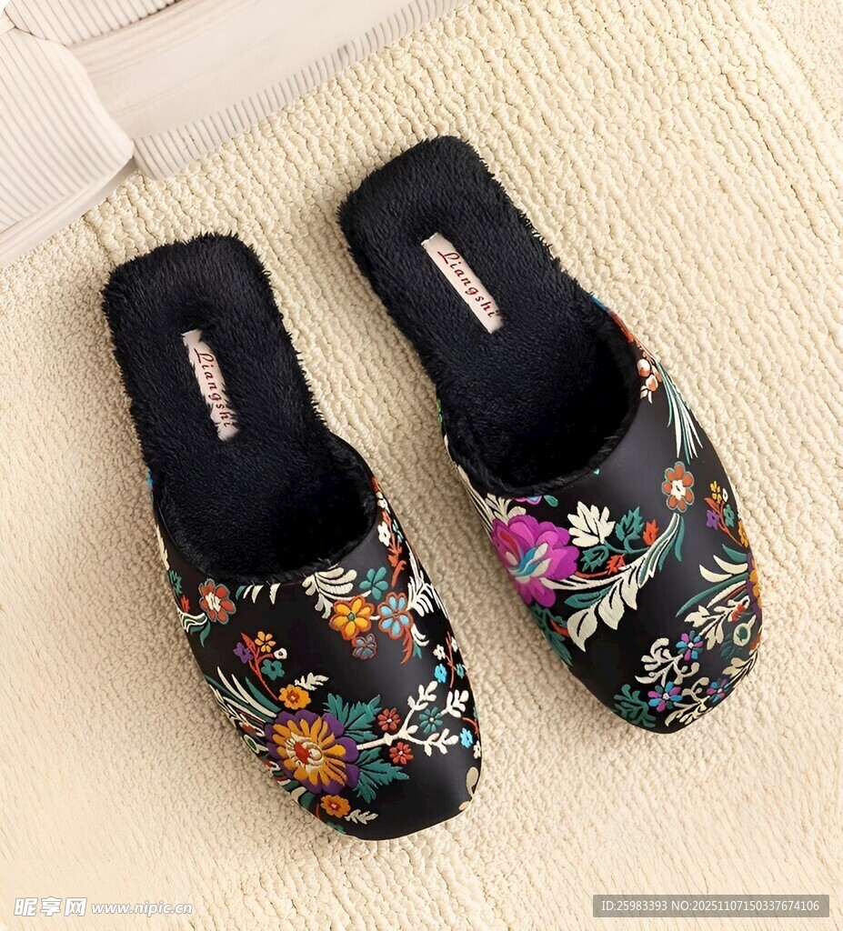 刺绣拖鞋