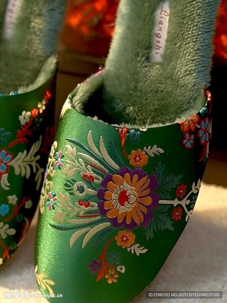 刺绣拖鞋