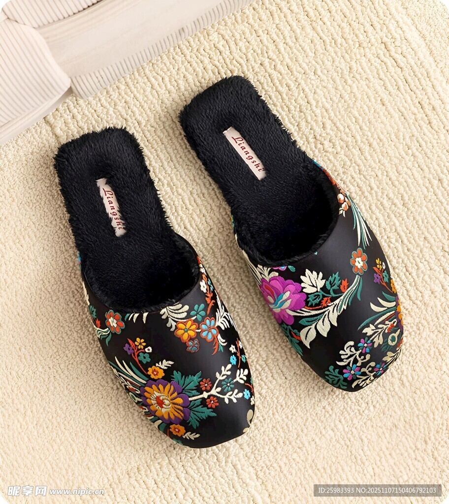 刺绣拖鞋