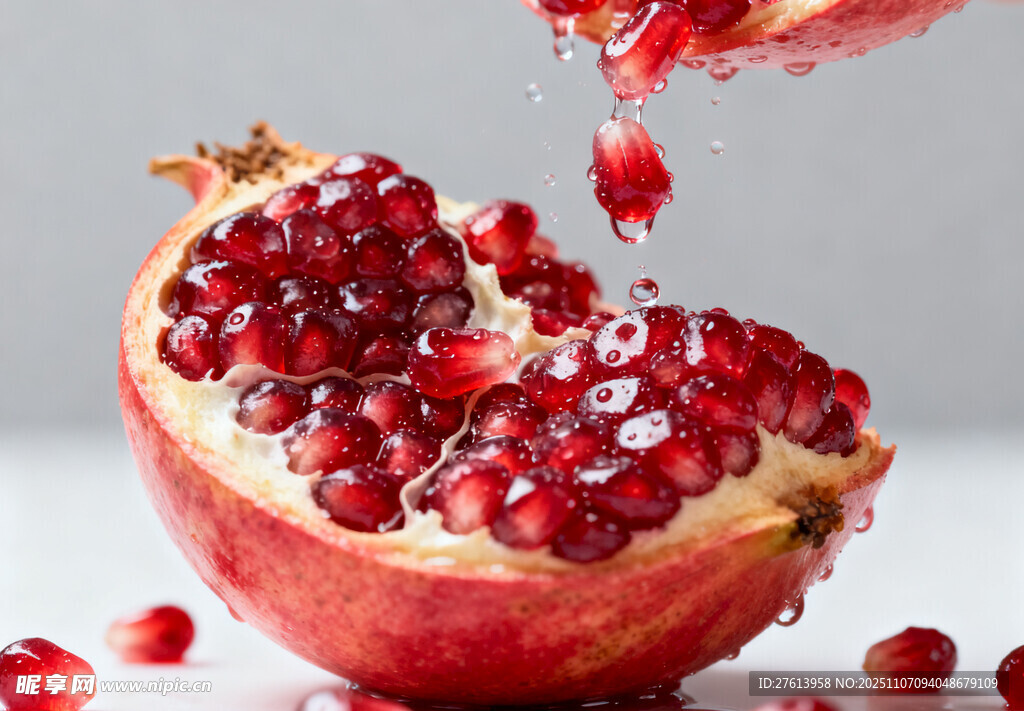 切开的石榴