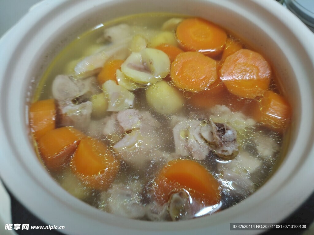胡萝卜鸡肉炖汤
