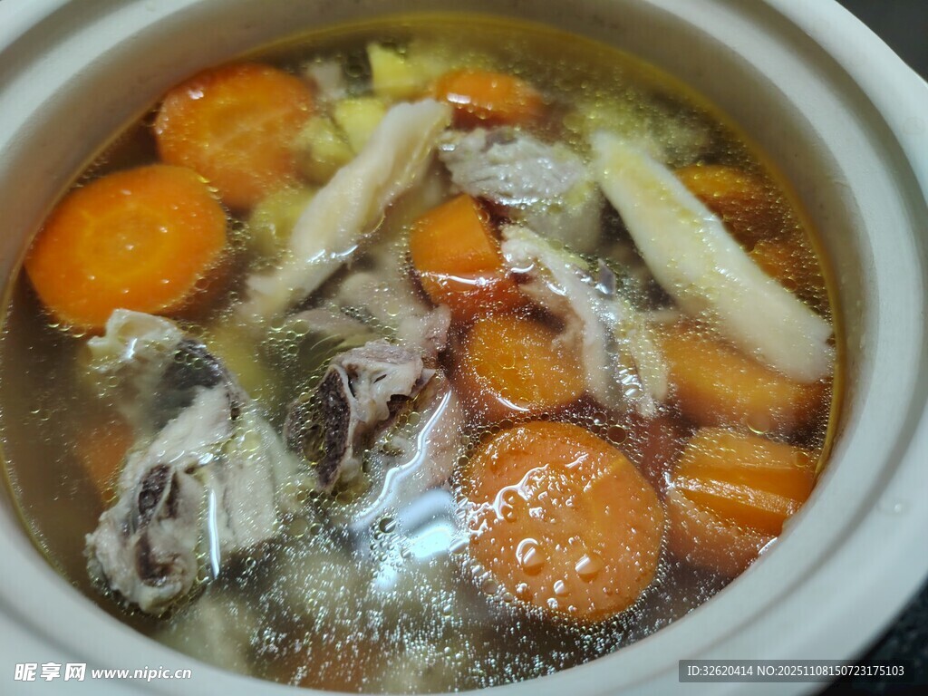 胡萝卜山药炖鸡汤