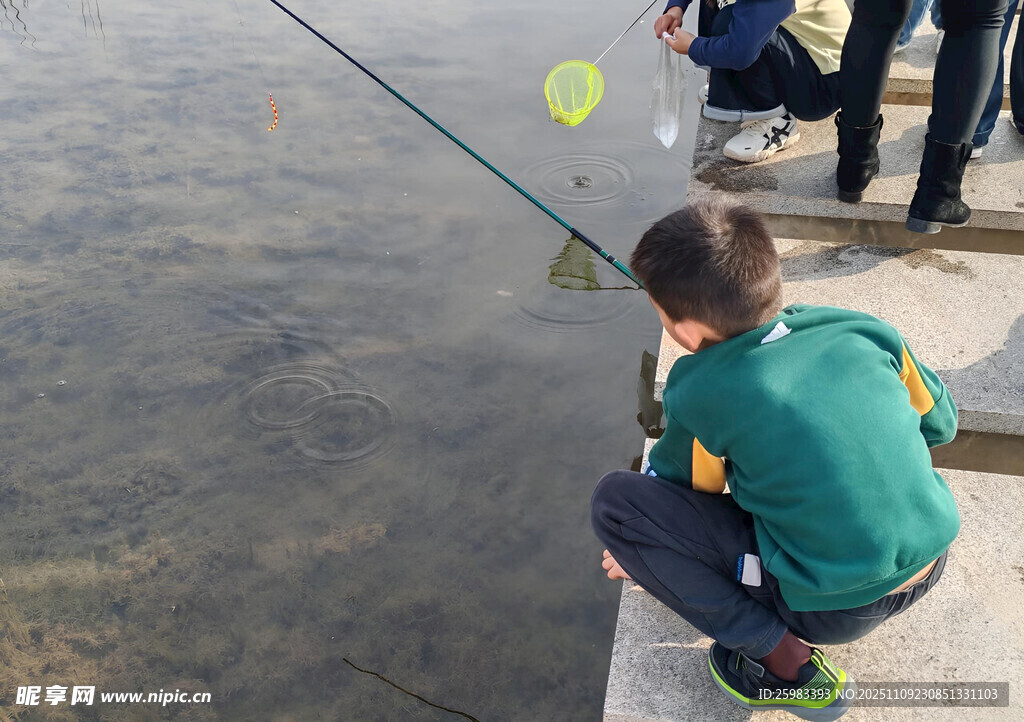 儿童垂钓