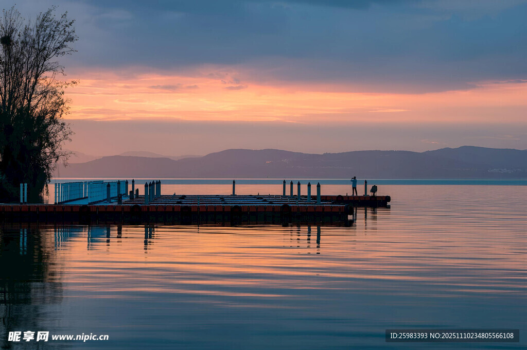湖畔码头