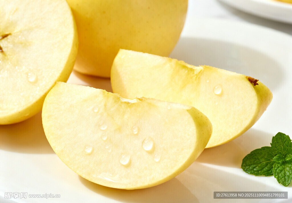 切开的黄苹果