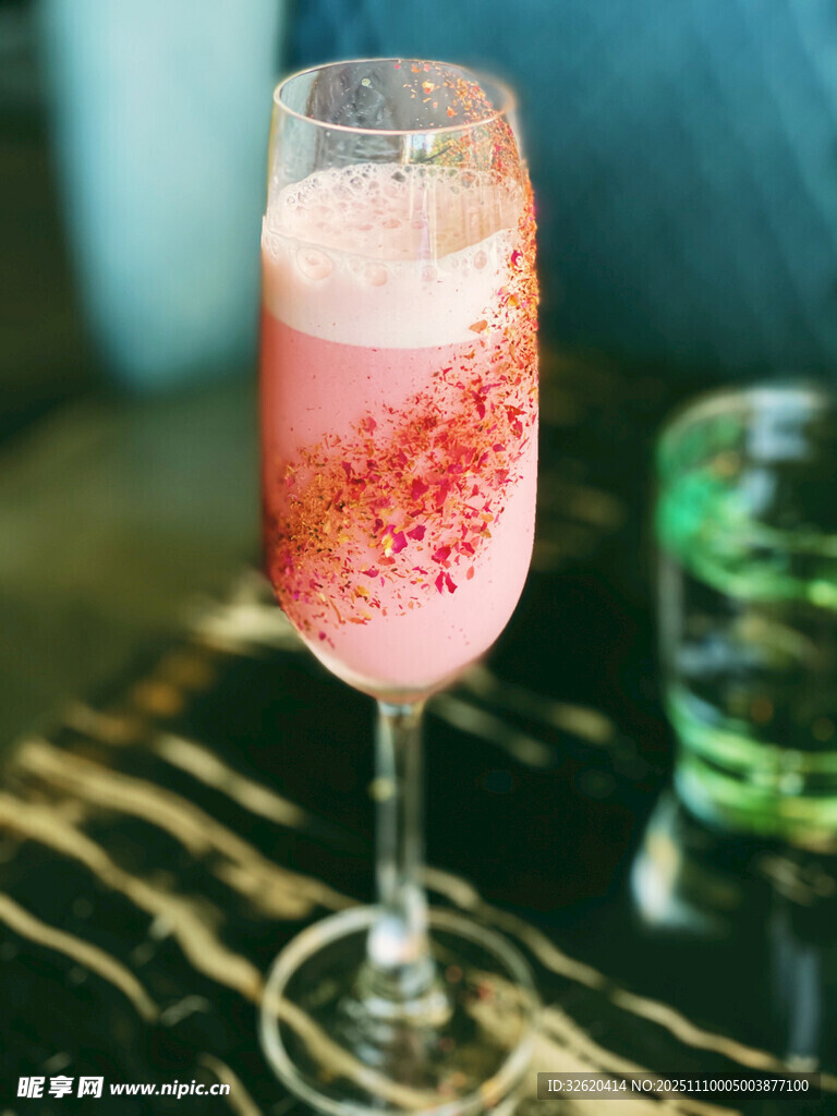 粉色梦幻鸡尾酒