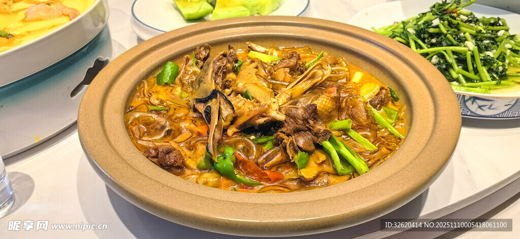 砂锅鸭煲