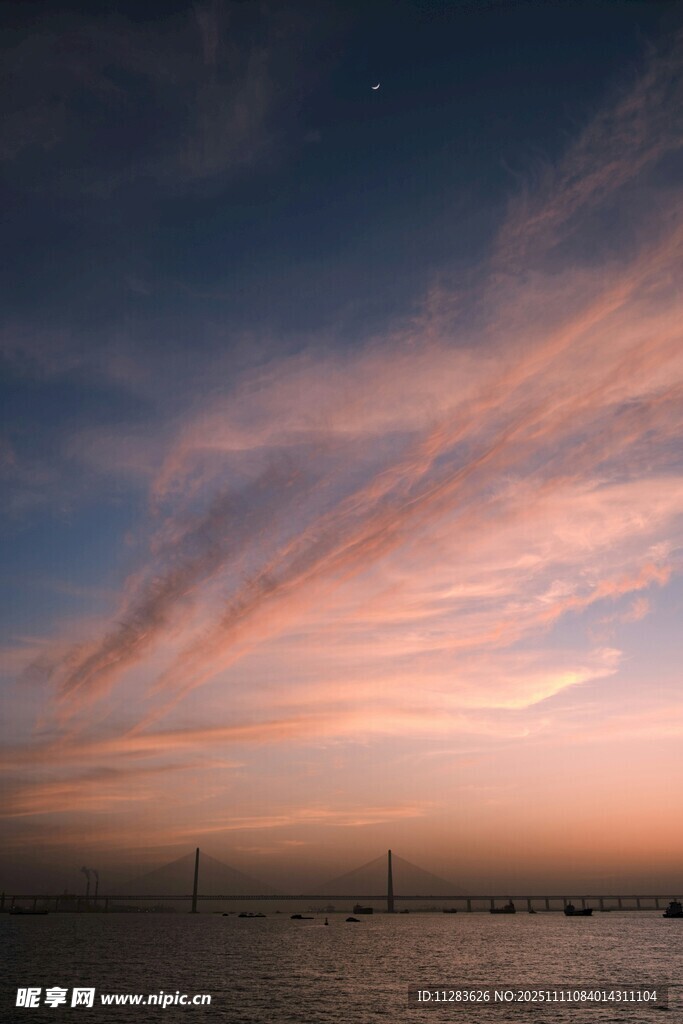 海边绝美晚霞天空景象