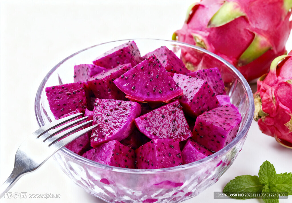 碗中红心火龙果切块