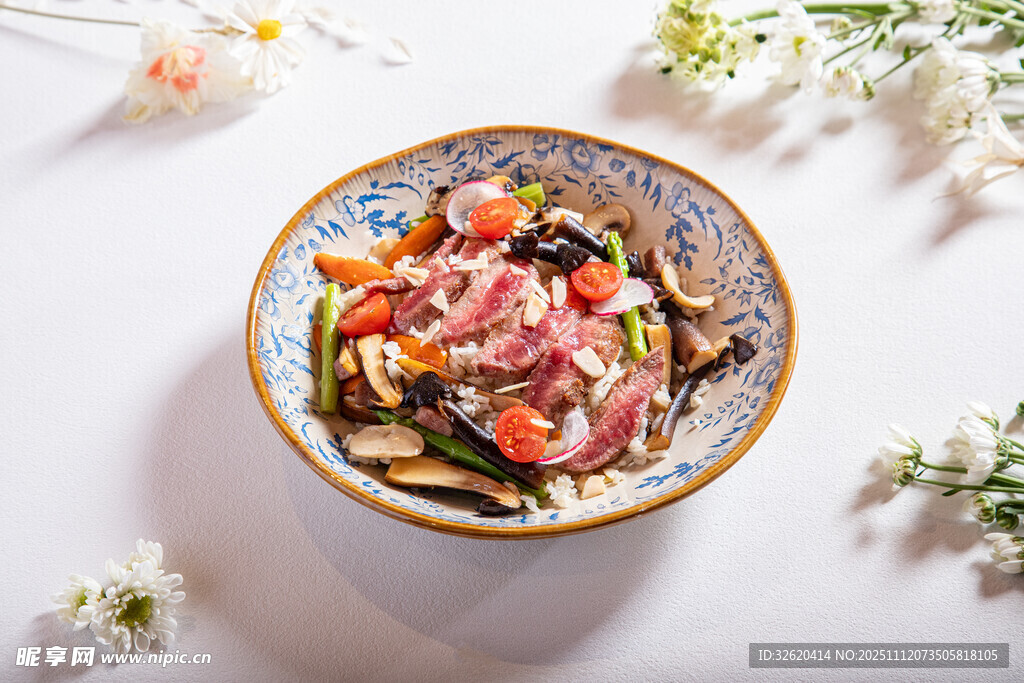 菌菇牛肉盖饭